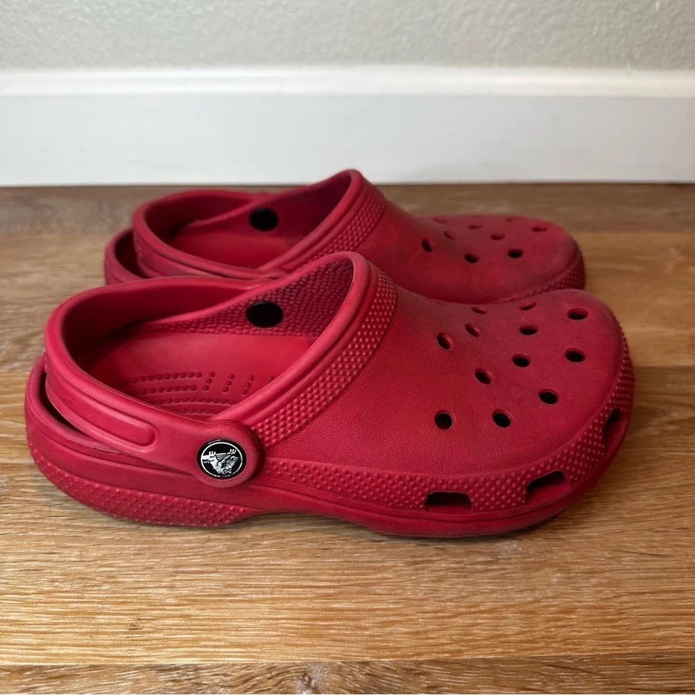 Crocs Big Kids Red Classic Clog Slip On, Size 4